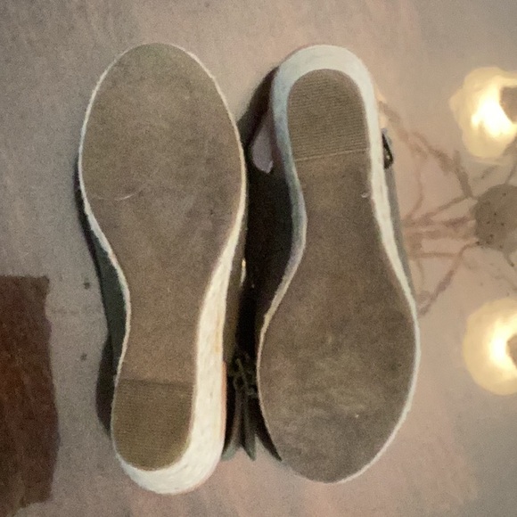 Vionic Women’s Low Wedge Sling Back. Sz8.5 - Picture 3 of 4